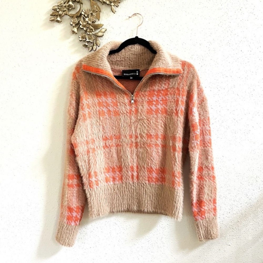 Tan//Orange Plaid Shaggy Sweater 🦁